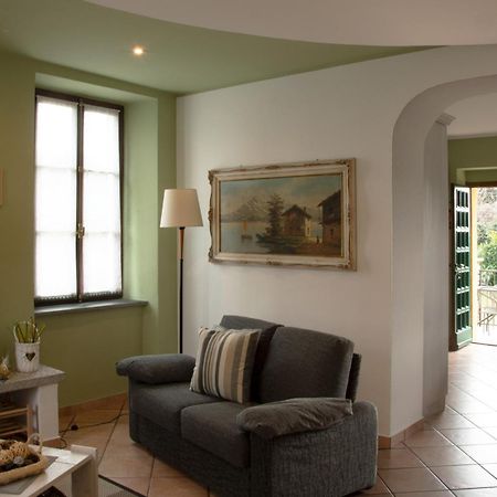 Leggiuno Tinas Yellow Home מראה חיצוני תמונה