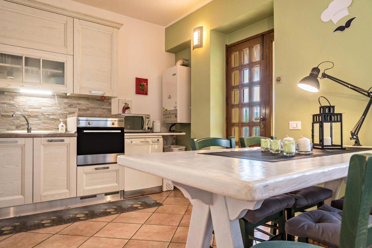 Leggiuno Tinas Yellow Home מראה חיצוני תמונה