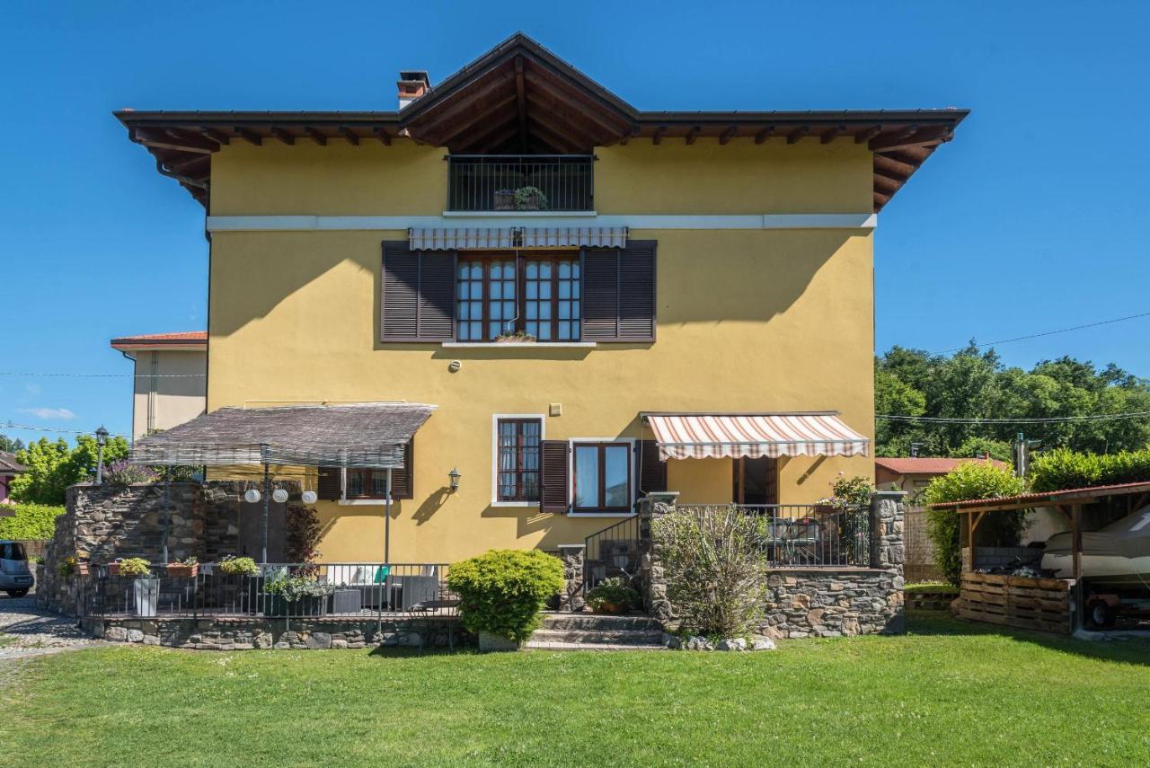 Leggiuno Tinas Yellow Home מראה חיצוני תמונה